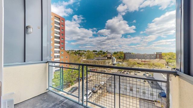 950 Broadway 35, Chelsea, MA 02150