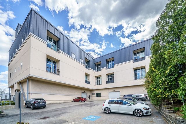950 Broadway 35, Chelsea, MA 02150