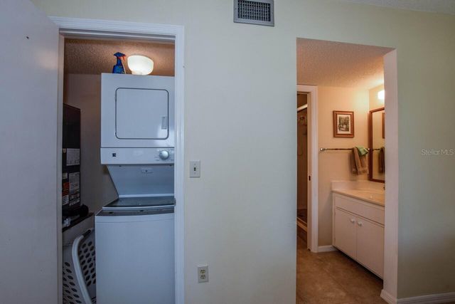 437 CERROMAR LANE 519, Venice, FL 34293