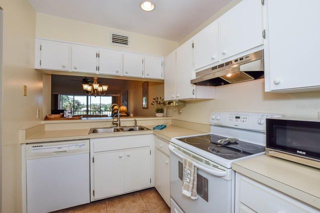 437 CERROMAR LANE 519, Venice, FL 34293