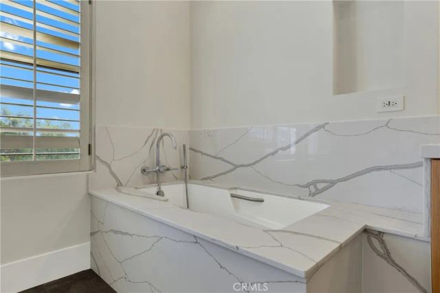 2468 Aquasanta, Tustin, CA 92782
