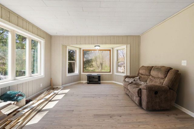 148 Oakwood Avenue, Edgerton, WI 53534