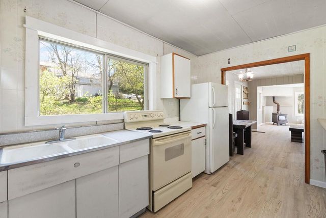 148 Oakwood Avenue, Edgerton, WI 53534