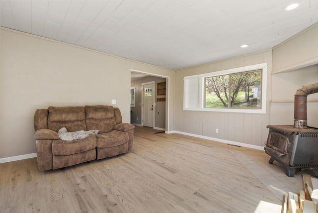 148 Oakwood Avenue, Edgerton, WI 53534