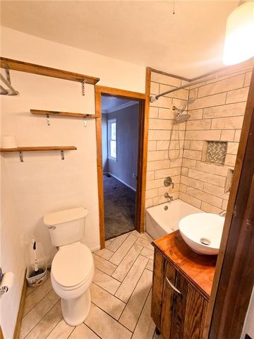 103 S Hyde Street, Windsor, MO 65360