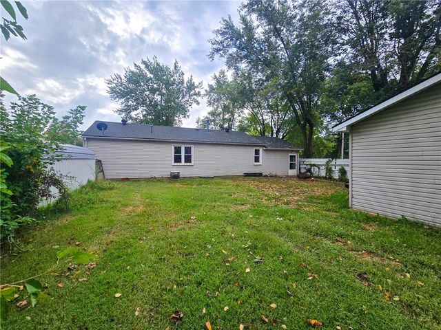 103 S Hyde Street, Windsor, MO 65360