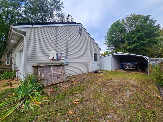 103 S Hyde Street, Windsor, MO 65360