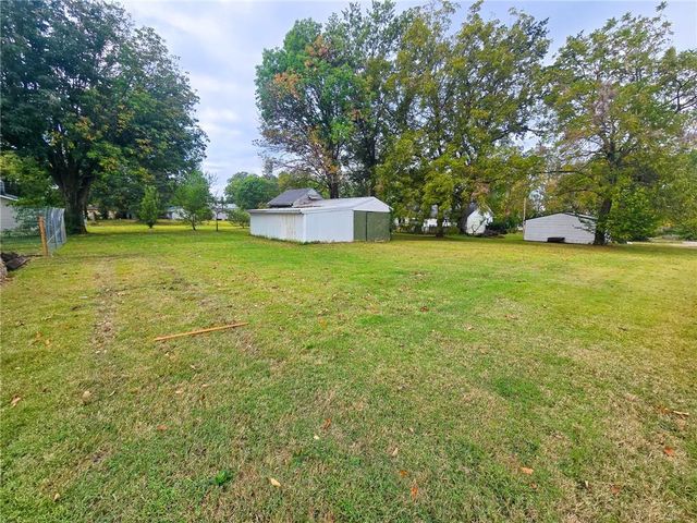 103 S Hyde Street, Windsor, MO 65360