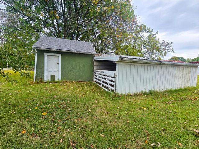 103 S Hyde Street, Windsor, MO 65360