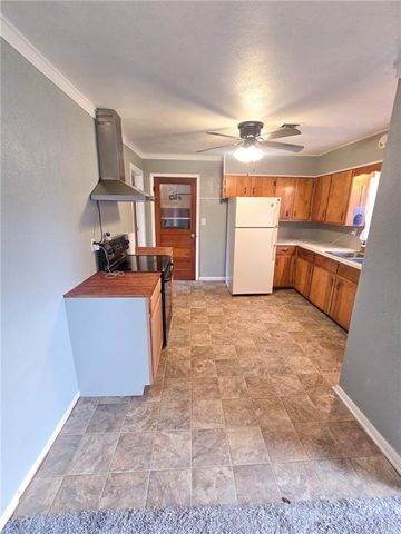 103 S Hyde Street, Windsor, MO 65360