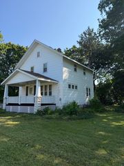 2919 Searles Avenue, Rockford, IL 61101