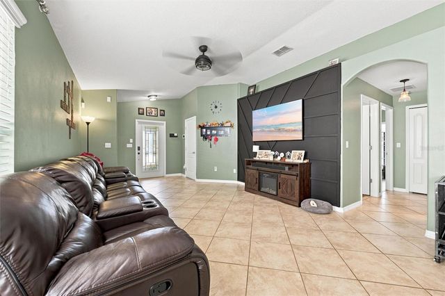 1111 SEMINOLE SKY DRIVE, Ruskin, FL 33570