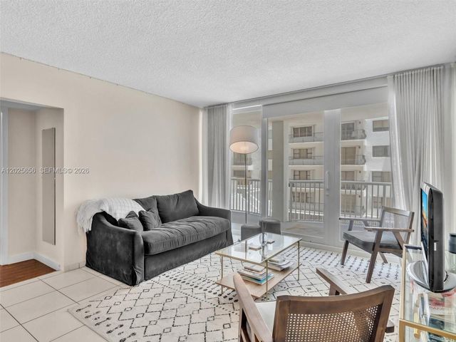 5401 Collins Ave 107, Miami Beach, FL 33140