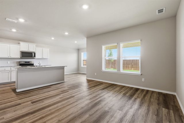 564 Marsh Street, Cleburne, TX 76033