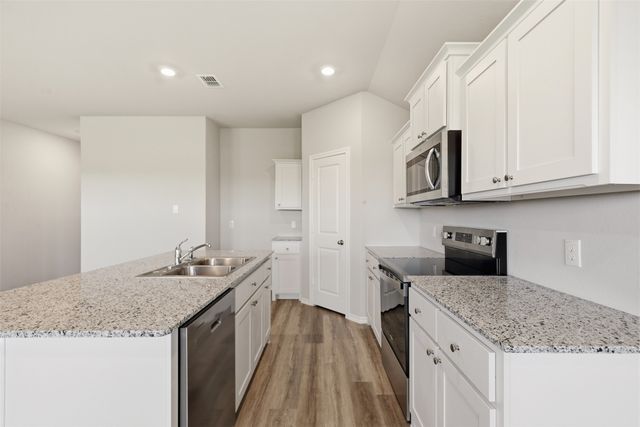 564 Marsh Street, Cleburne, TX 76033
