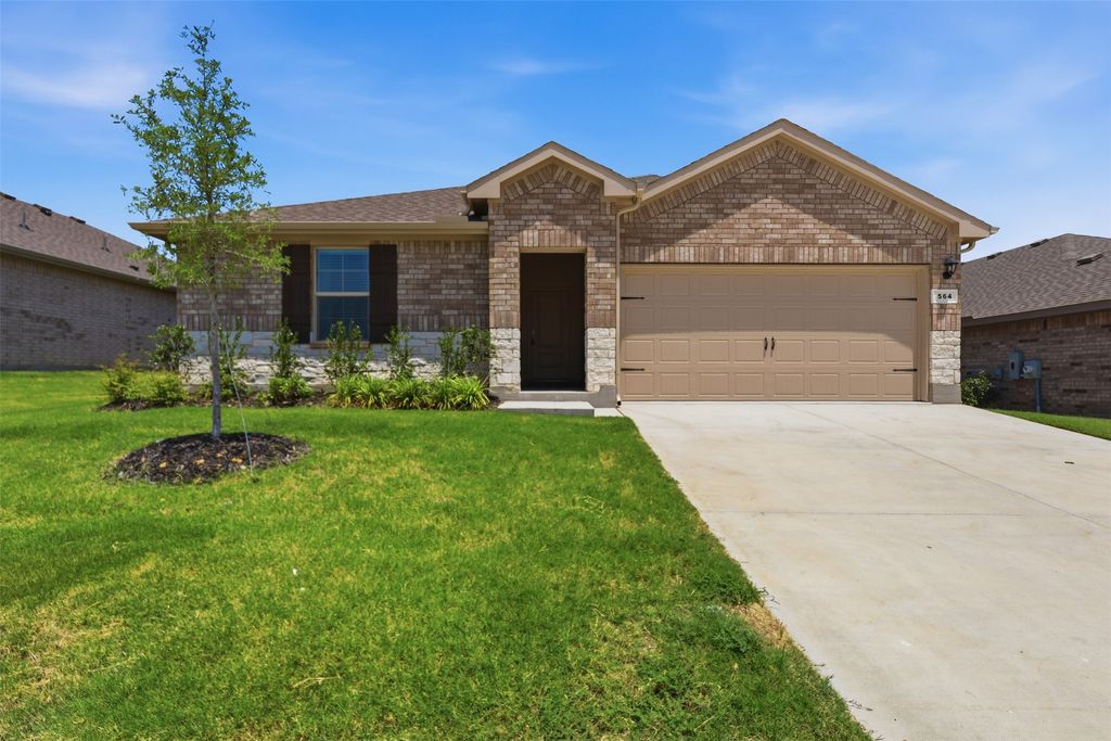 564 Marsh Street, Cleburne, TX 76033