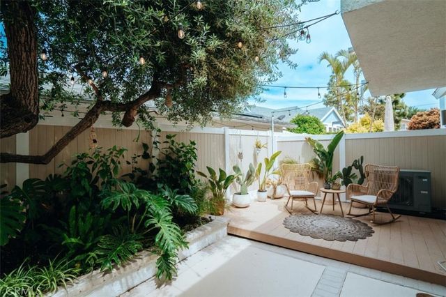 2063 Tustin 6, Costa Mesa, CA 92627