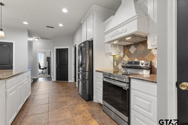 17085 CR 4100, Lindale, TX 75771