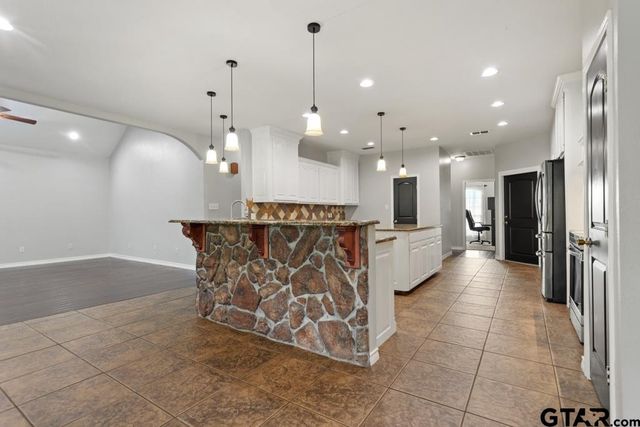 17085 CR 4100, Lindale, TX 75771