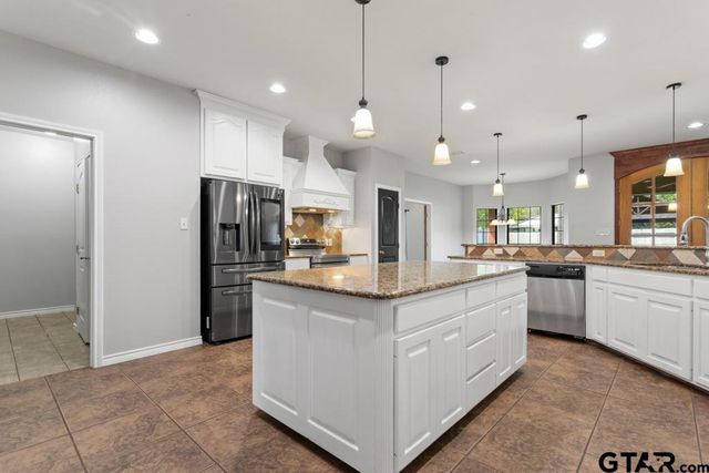 17085 CR 4100, Lindale, TX 75771