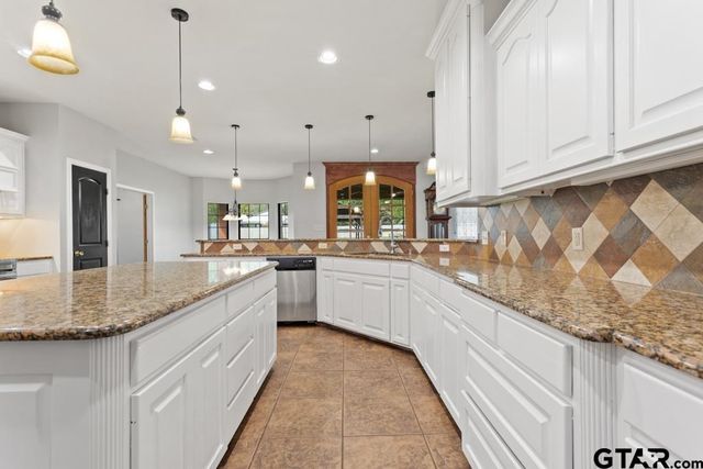 17085 CR 4100, Lindale, TX 75771