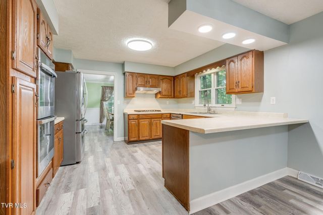 6 Red Fern Circle, Johnson City, TN 37604