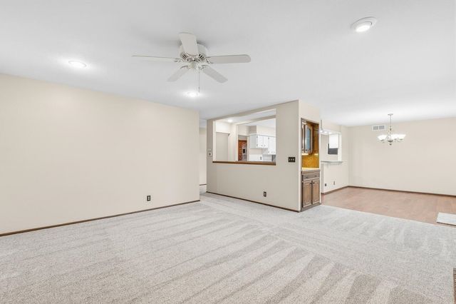 8509 E Lockmoor Cir, Wichita, KS 67207