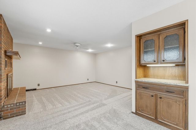 8509 E Lockmoor Cir, Wichita, KS 67207