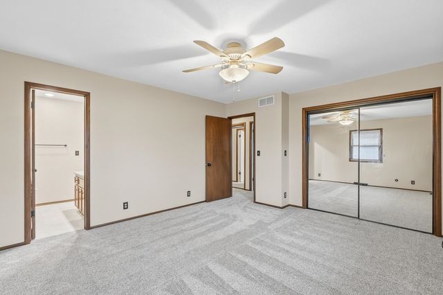 8509 E Lockmoor Cir, Wichita, KS 67207