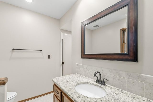 8509 E Lockmoor Cir, Wichita, KS 67207