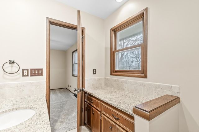 8509 E Lockmoor Cir, Wichita, KS 67207