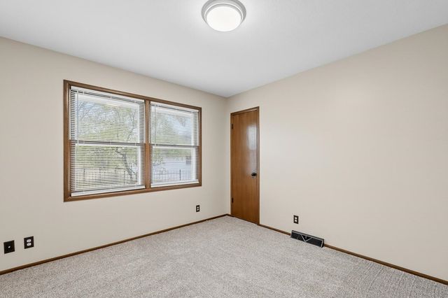 8509 E Lockmoor Cir, Wichita, KS 67207