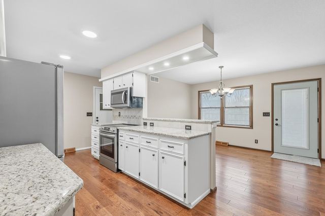 8509 E Lockmoor Cir, Wichita, KS 67207