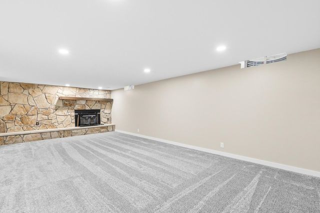 8509 E Lockmoor Cir, Wichita, KS 67207