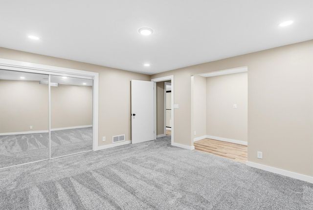 8509 E Lockmoor Cir, Wichita, KS 67207