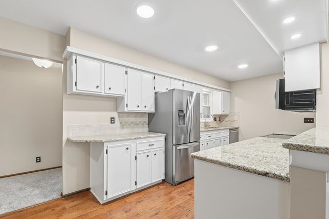 8509 E Lockmoor Cir, Wichita, KS 67207