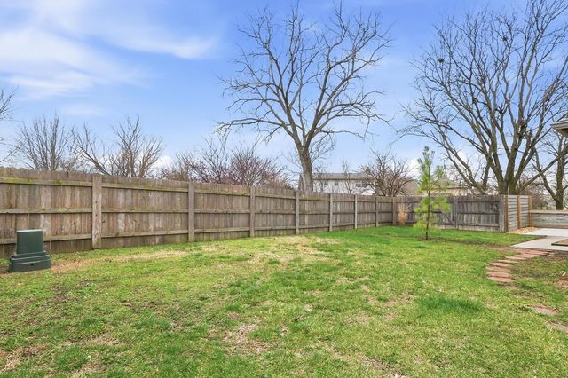 8509 E Lockmoor Cir, Wichita, KS 67207