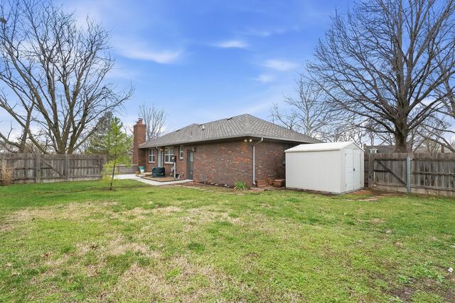 8509 E Lockmoor Cir, Wichita, KS 67207