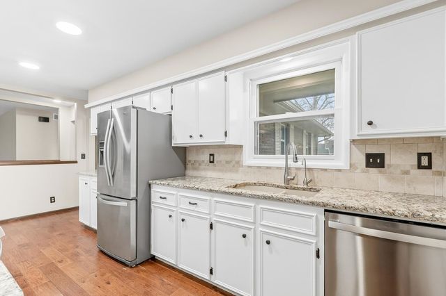 8509 E Lockmoor Cir, Wichita, KS 67207