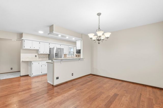 8509 E Lockmoor Cir, Wichita, KS 67207