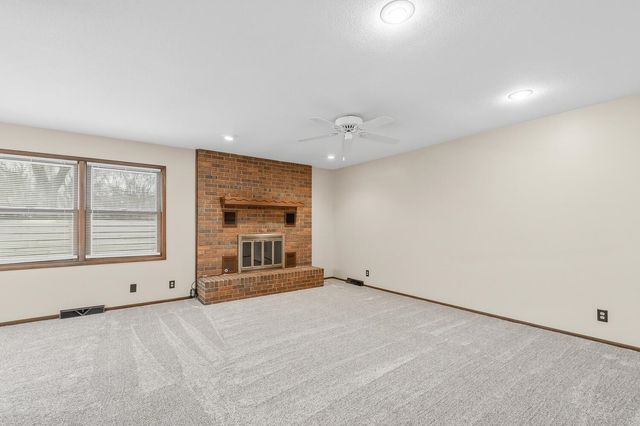 8509 E Lockmoor Cir, Wichita, KS 67207