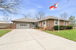 8509 E Lockmoor Cir, Wichita, KS 67207