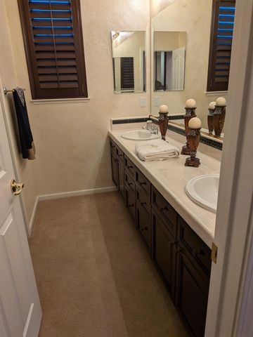 9840 Waterfowl Dr, Elk Grove, CA 95757