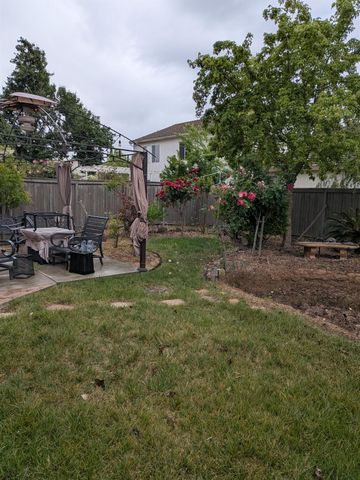 9840 Waterfowl Dr, Elk Grove, CA 95757