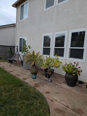9840 Waterfowl Dr, Elk Grove, CA 95757
