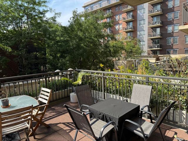 437 W Division Street 311, Chicago, IL 60610