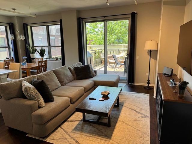 437 W Division Street 311, Chicago, IL 60610