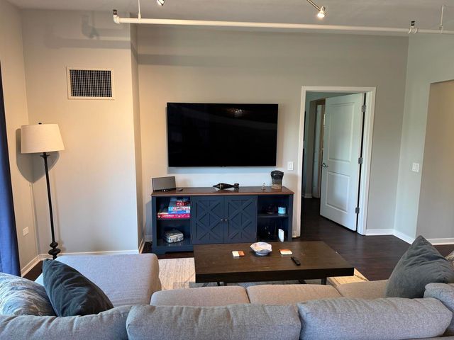 437 W Division Street 311, Chicago, IL 60610