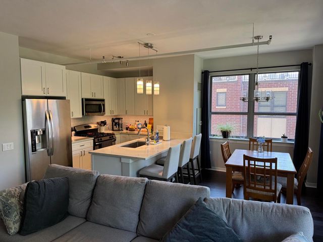 437 W Division Street 311, Chicago, IL 60610