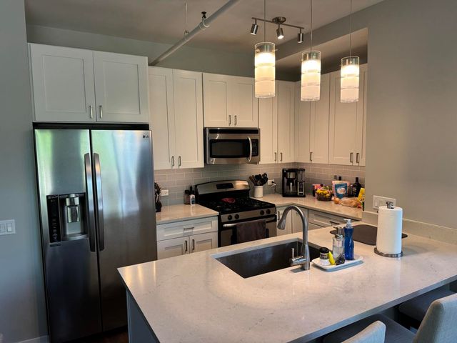 437 W Division Street 311, Chicago, IL 60610